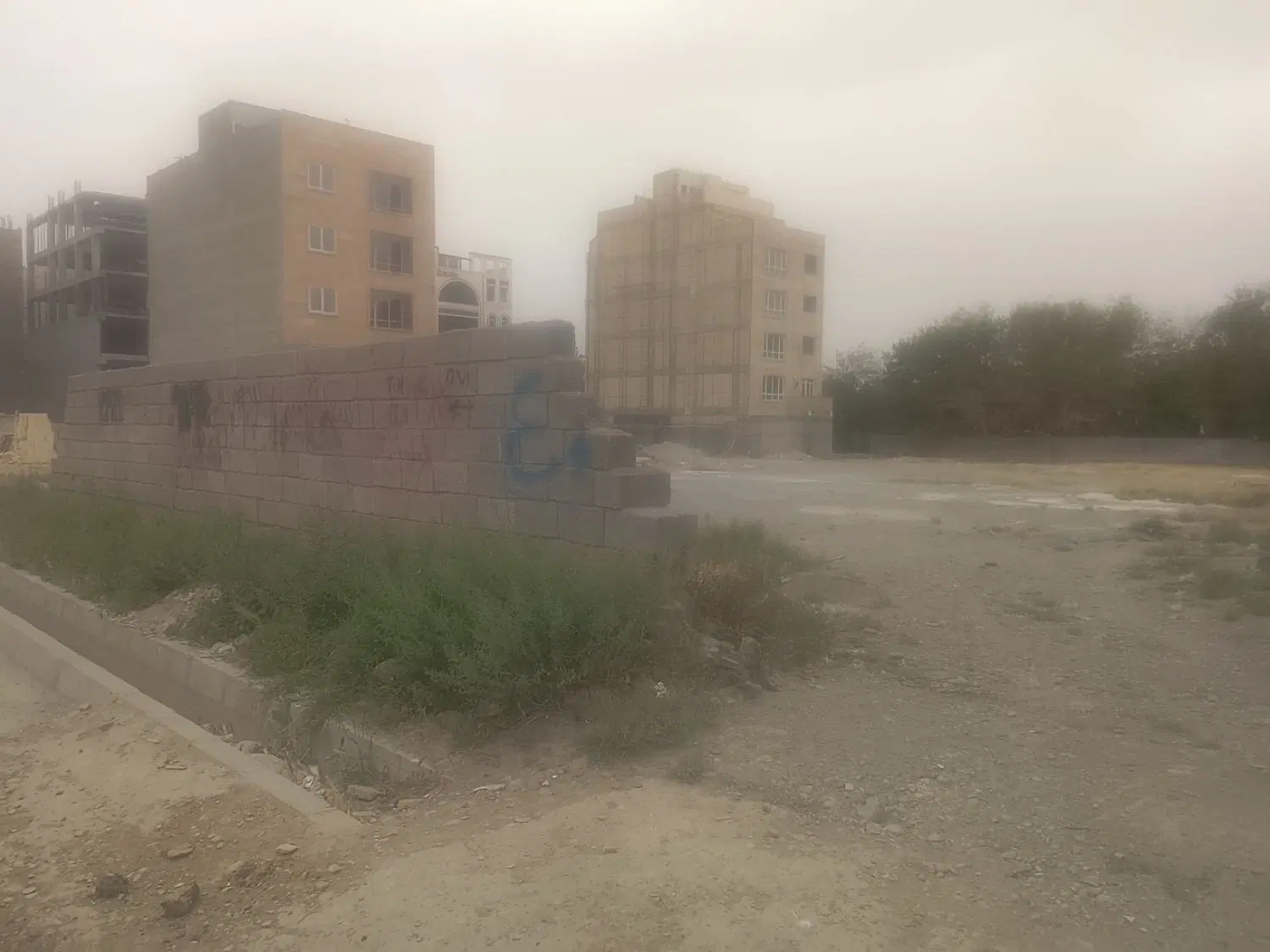 دو قواره زمین فروشی