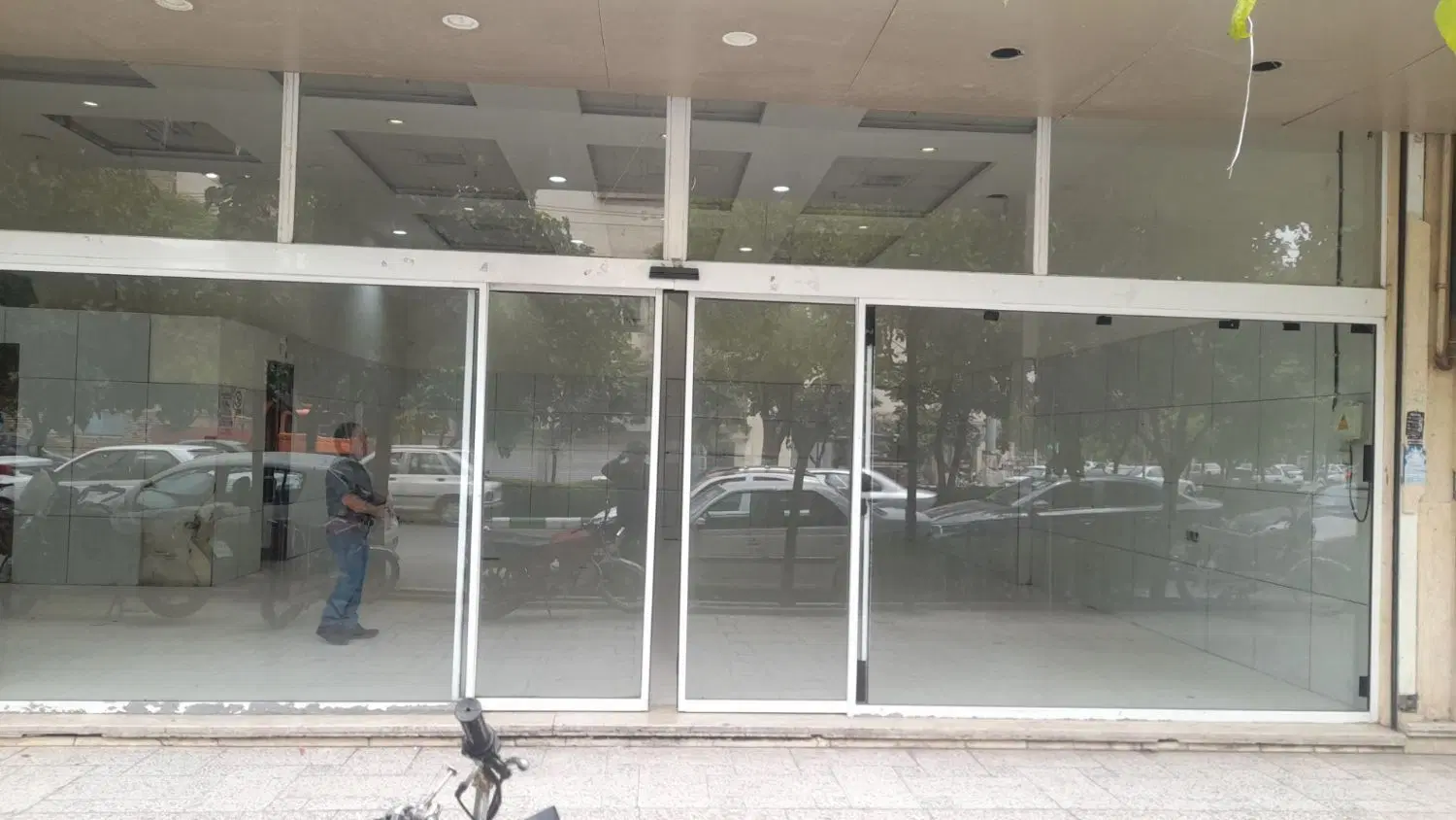 رهن و اجاره مغازه تجاری در موقعیت عالی