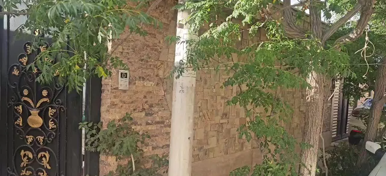 فروش منزل خوش ساخت و رویایی در بهترین منطقه فاز 2