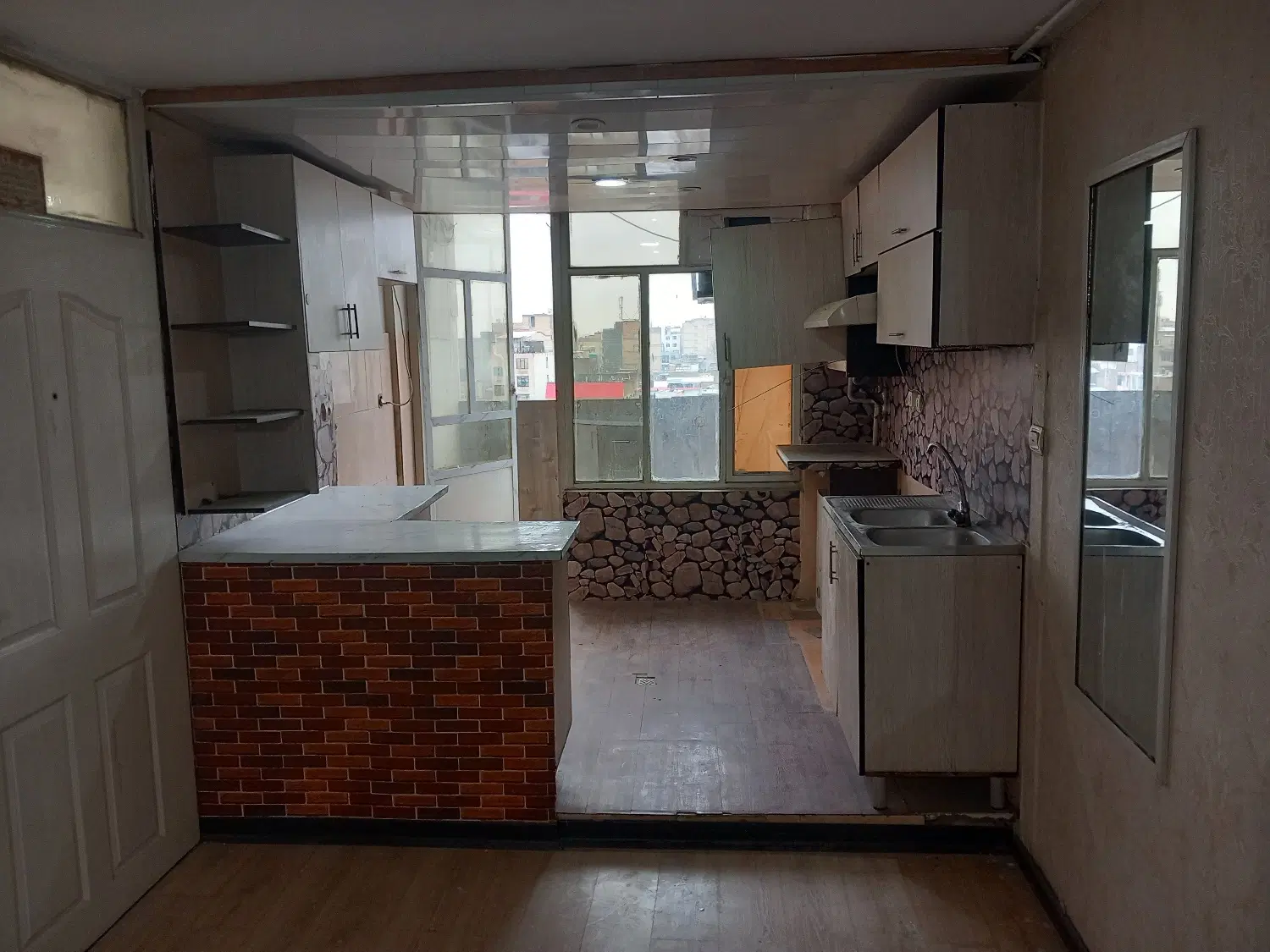 فروش آپارتمان تک واحدی ۶۵ متری حصارک بالا