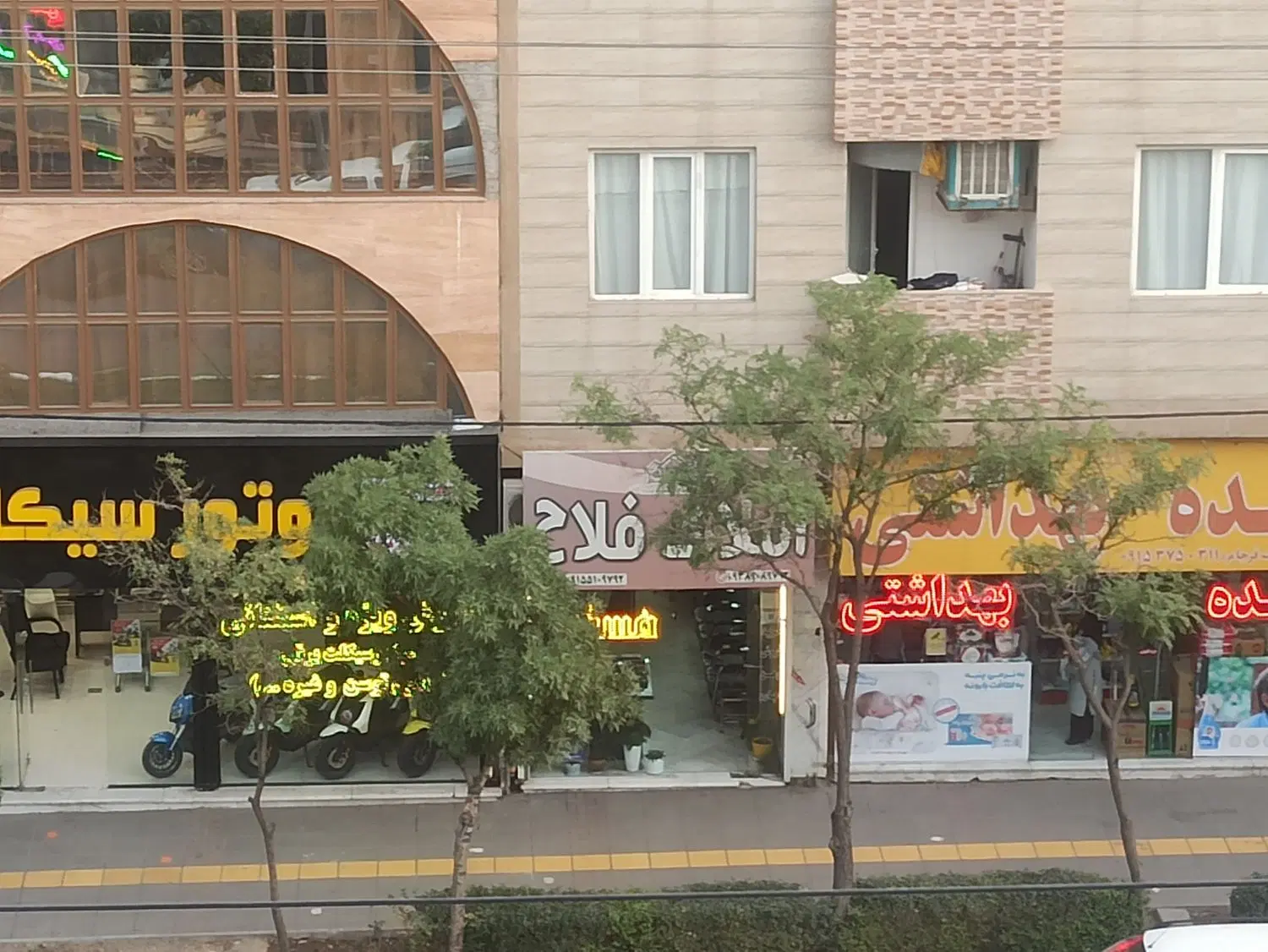 80متر مغازه تجاری دائم(چهارراه ورزش)
