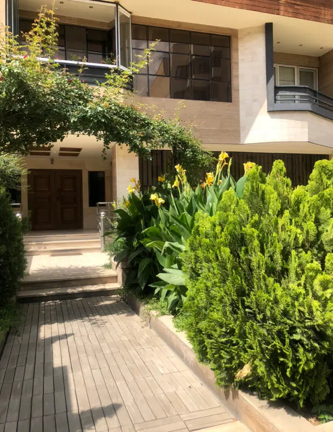 اجاره ۱۵۰ متری رودکی خیام تاپ لوکیشن خوش نقشه