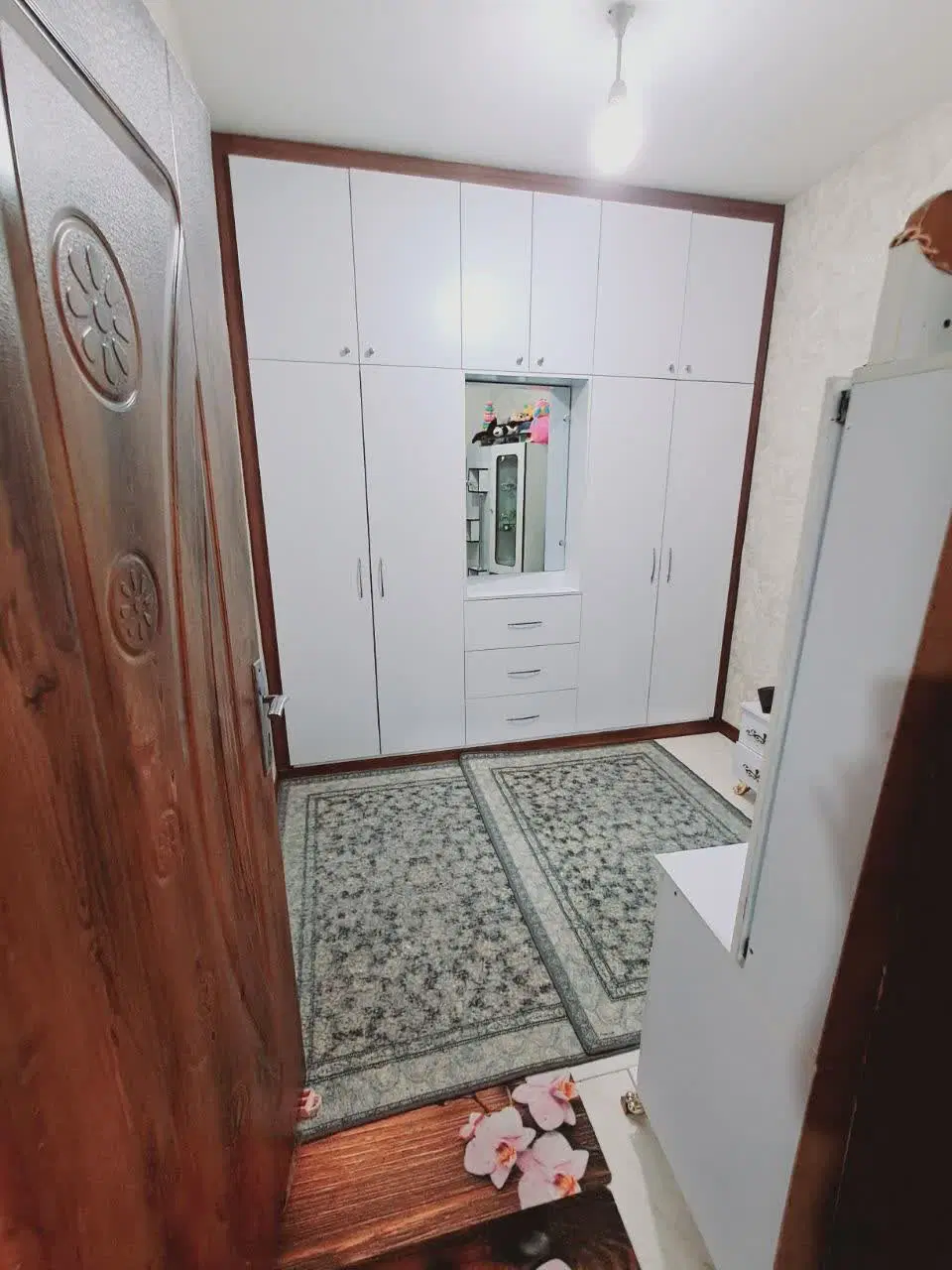 خانه۹۰ متری ودارای پارکینگ وانباری