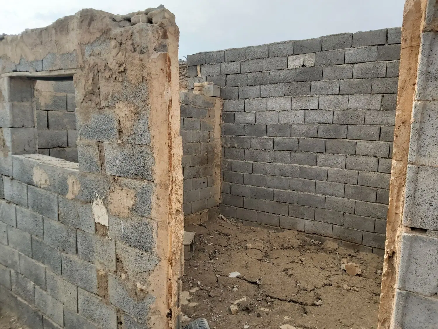 زمین ۴ دیواری کارگاهی و دامداری