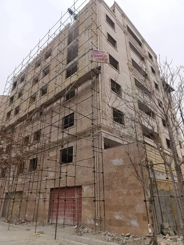 واحد در حال ساخت لولو 100 متری نبش خیابان