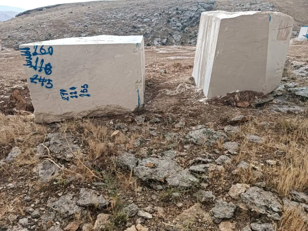معدن مرمریت خوی