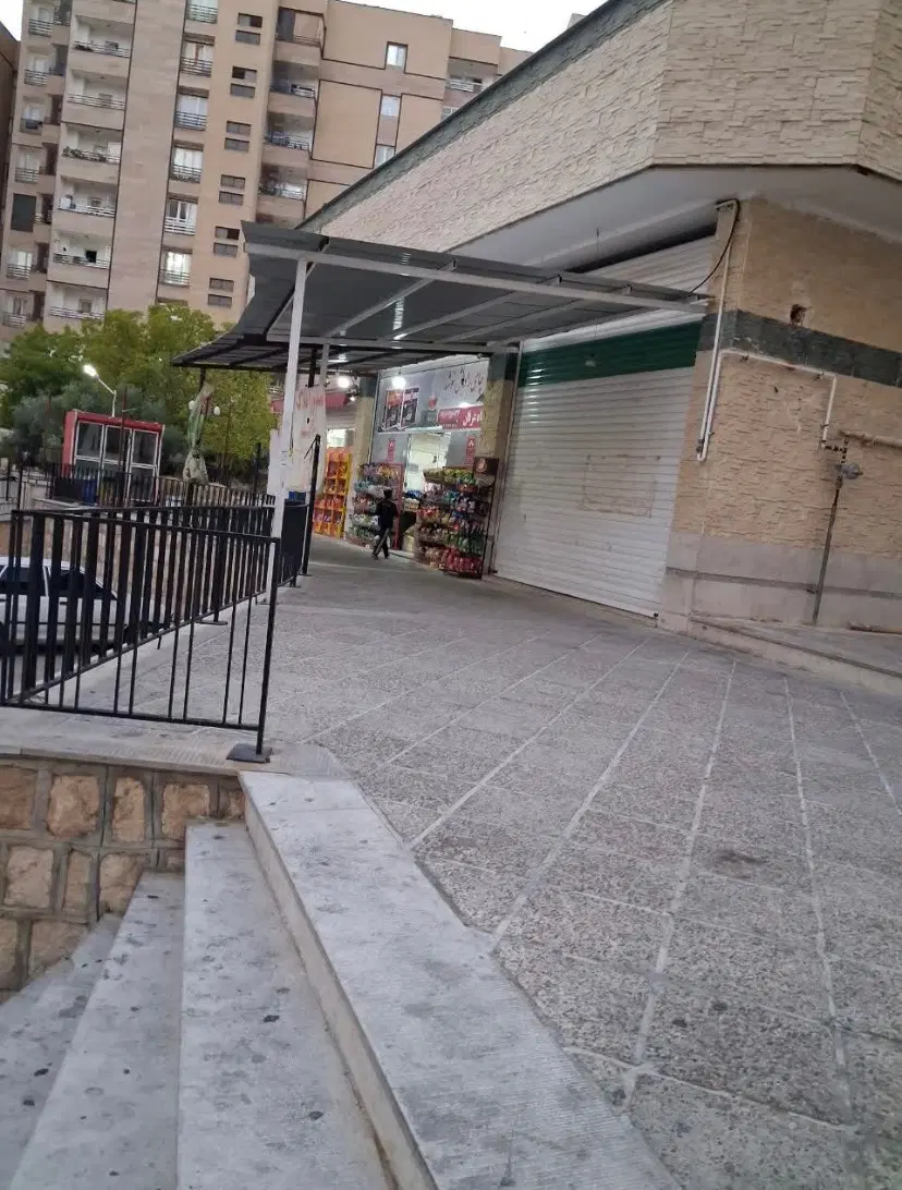 فروش مغازه ۳۴متری وپارکینیگ صدرا فاز یک،