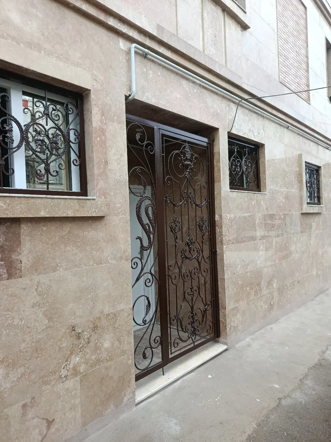 ۱۳۳ متری سه خوابه مرکز شهر شیخ طبرسی دهم