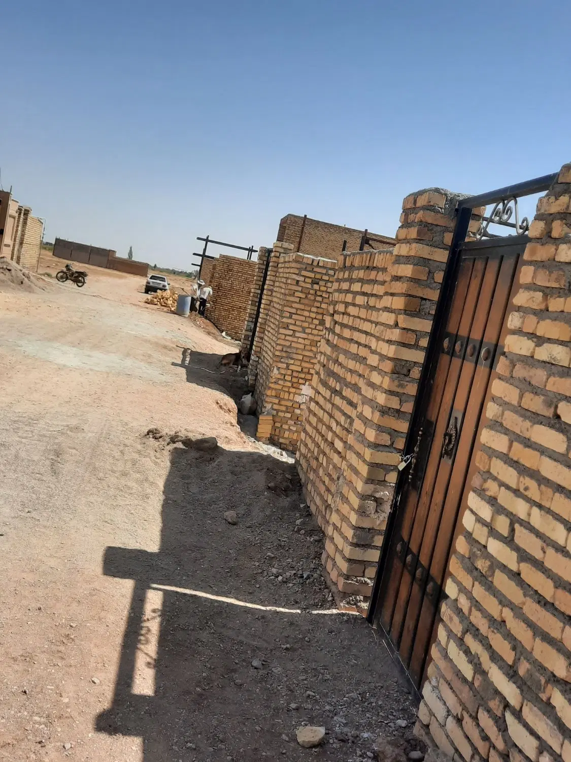 ملک مسکونی نیمه ساخت