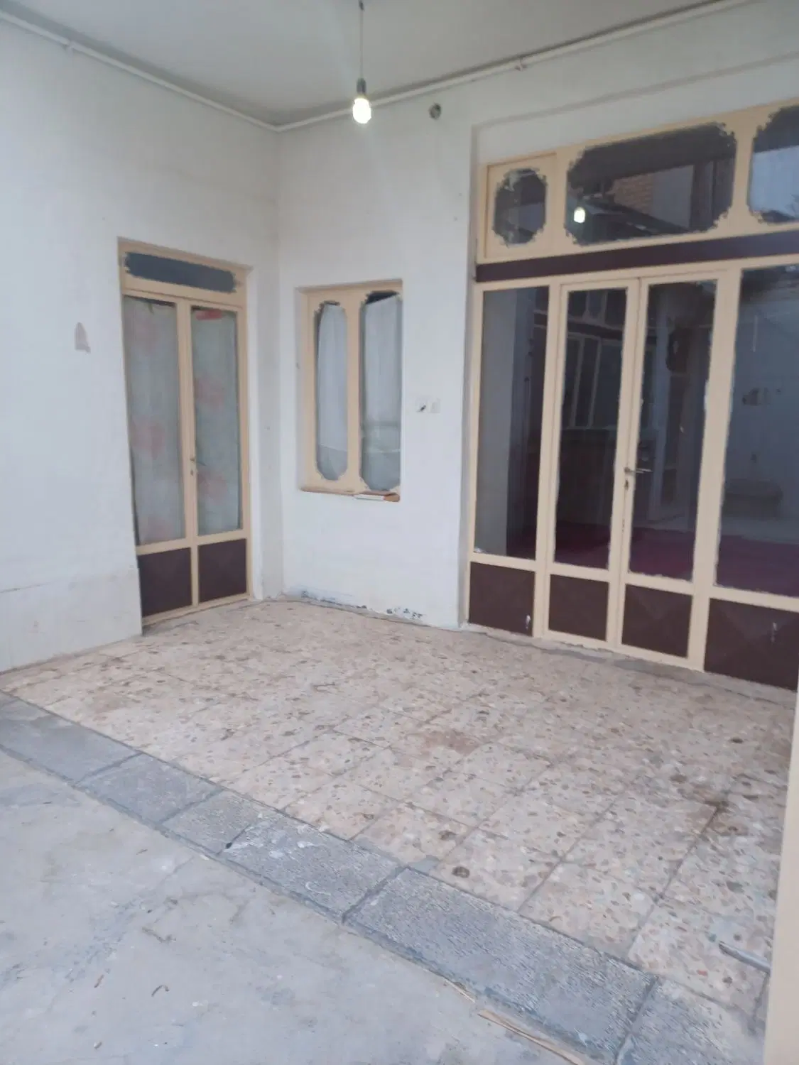 ملک حیاط دار با فضای بزرگ و کاربردی