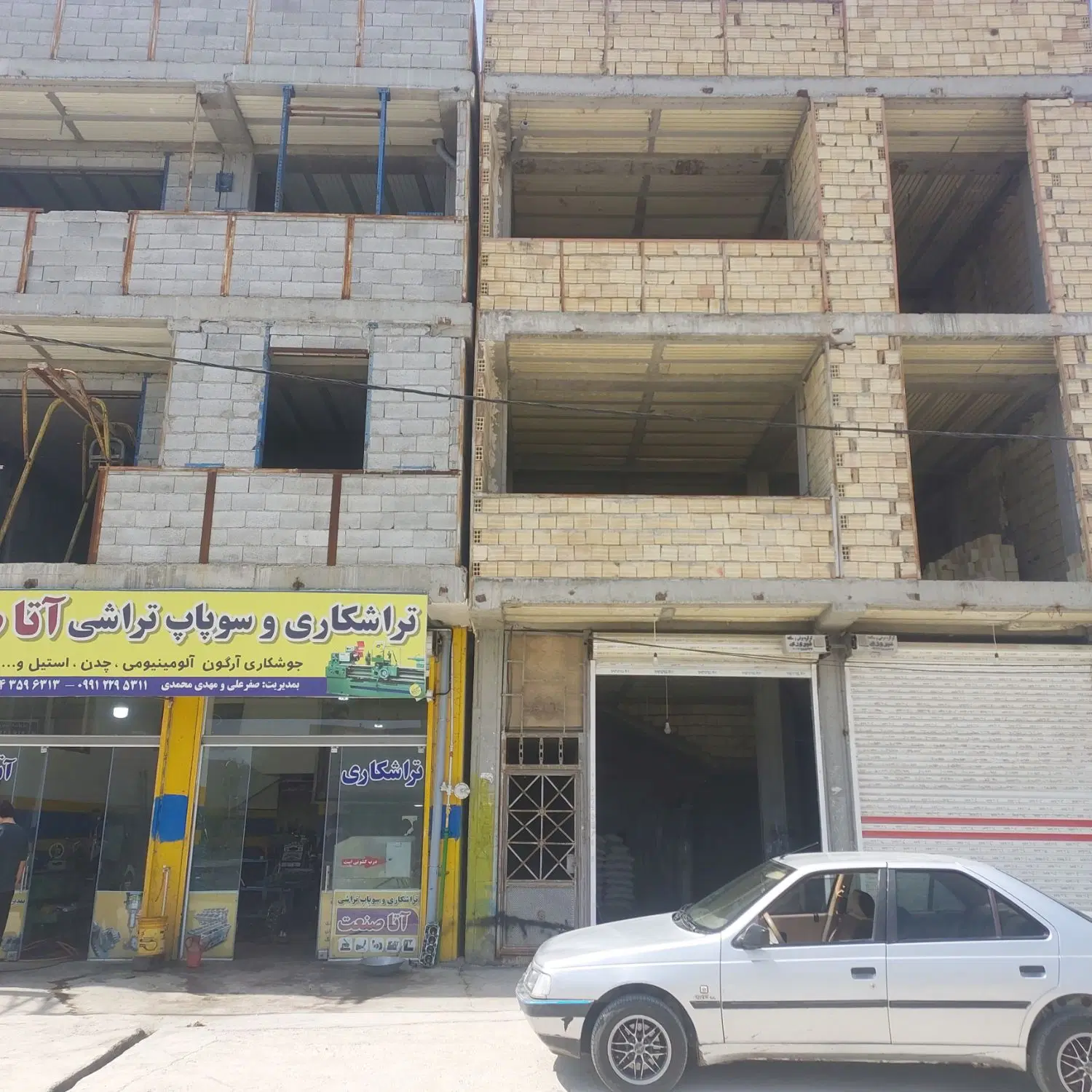 260 متر در ۳ طبقه ملک تجاری و مسکونی کارگاه مزاحم