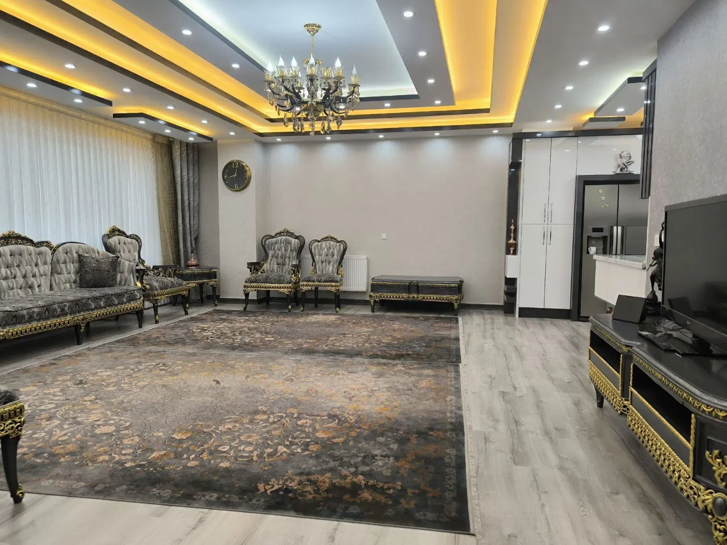 فروش خانه اپارتمانی واقع در خیابان سینا