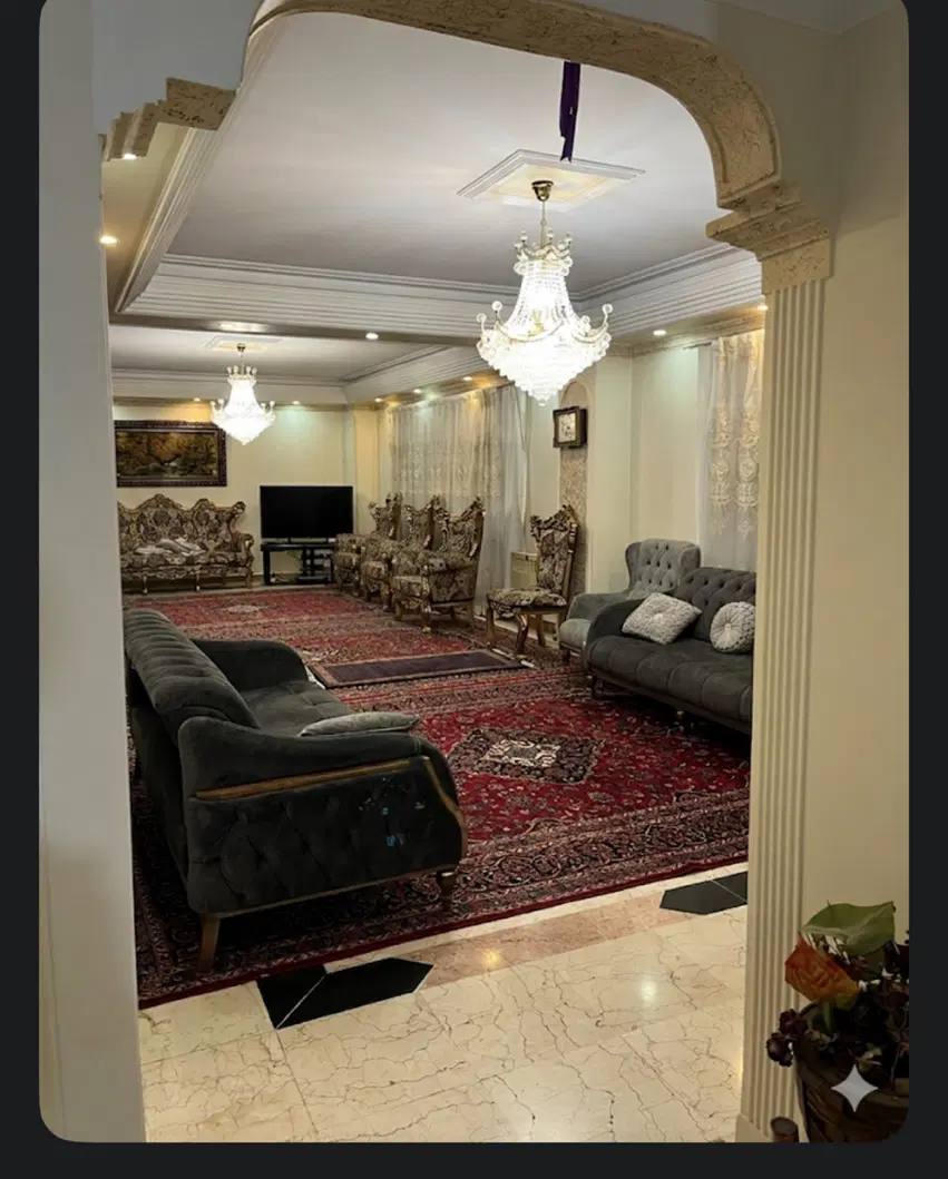آپارتمان در خیابان اصلی آلاله شرقی