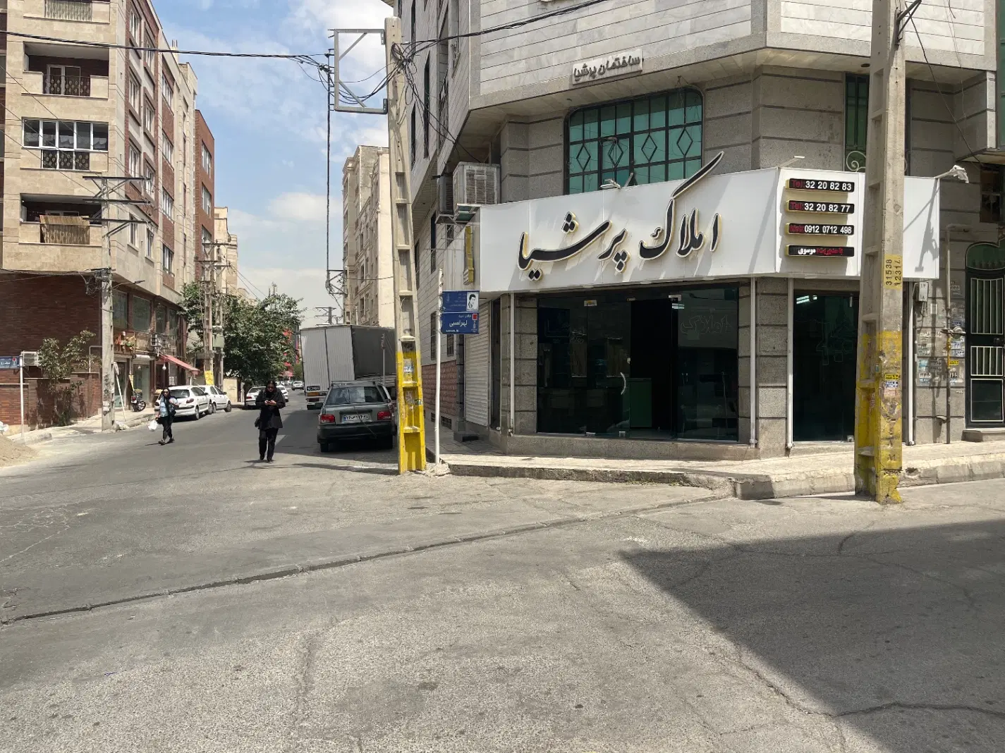 ۲۵ متر تجاری ۲ نبش بر اصلی فروغی