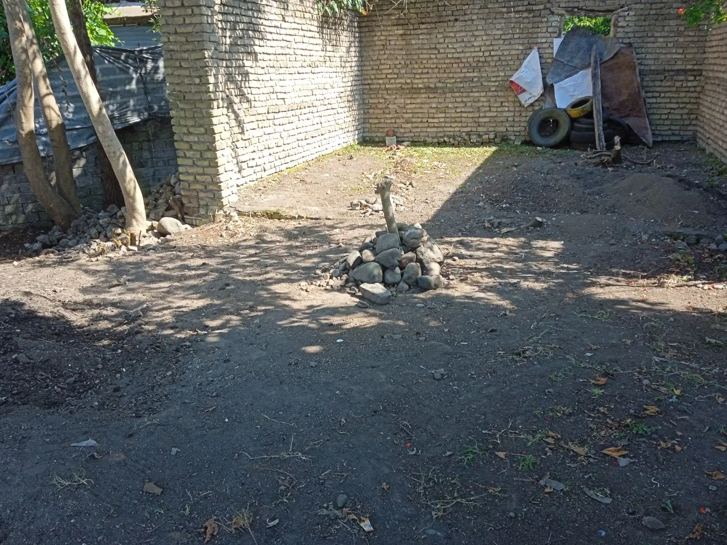 زمین بر خیابان وبلوار اصلی شهر
