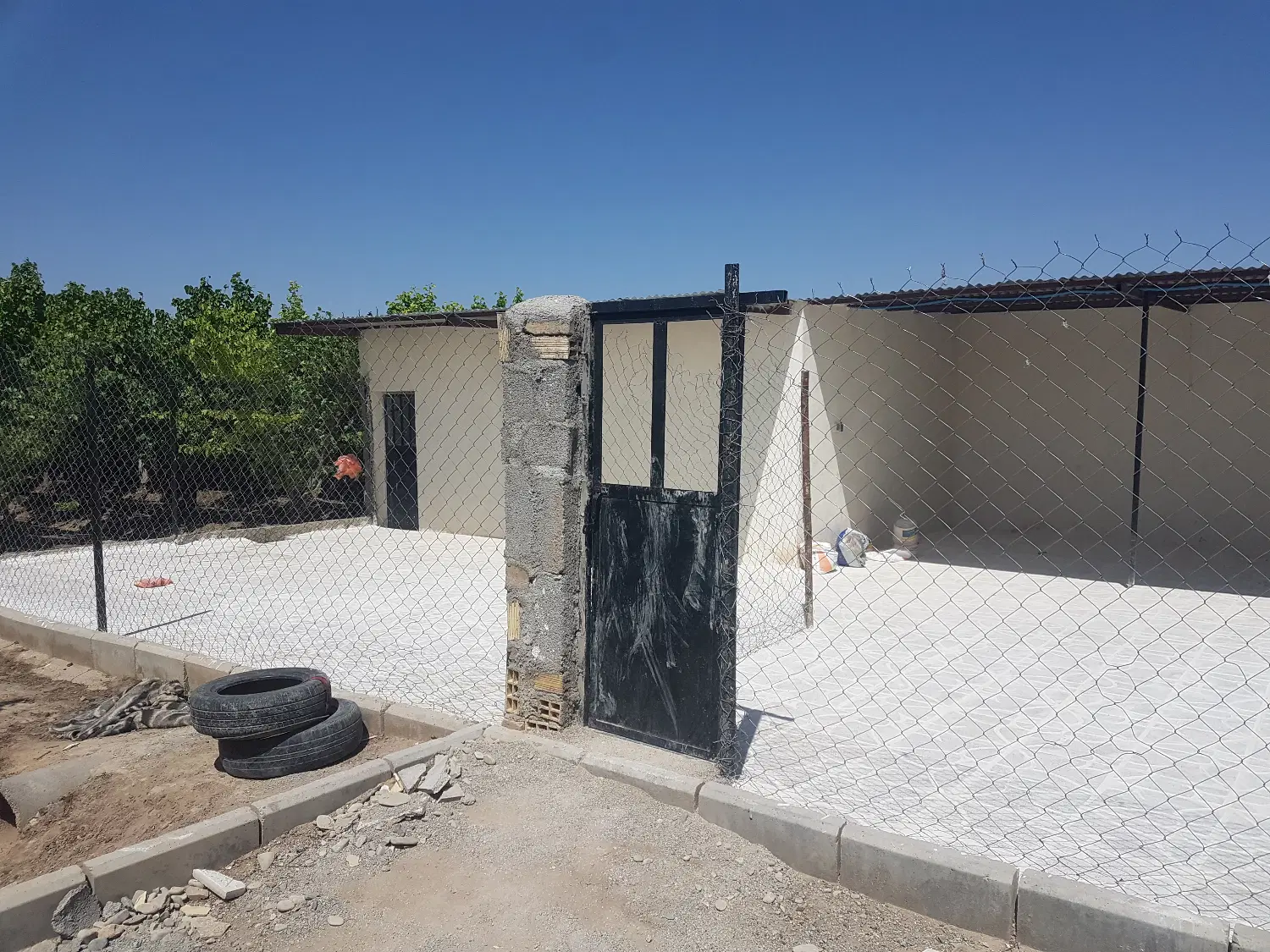1000 متر  چهاردیواری