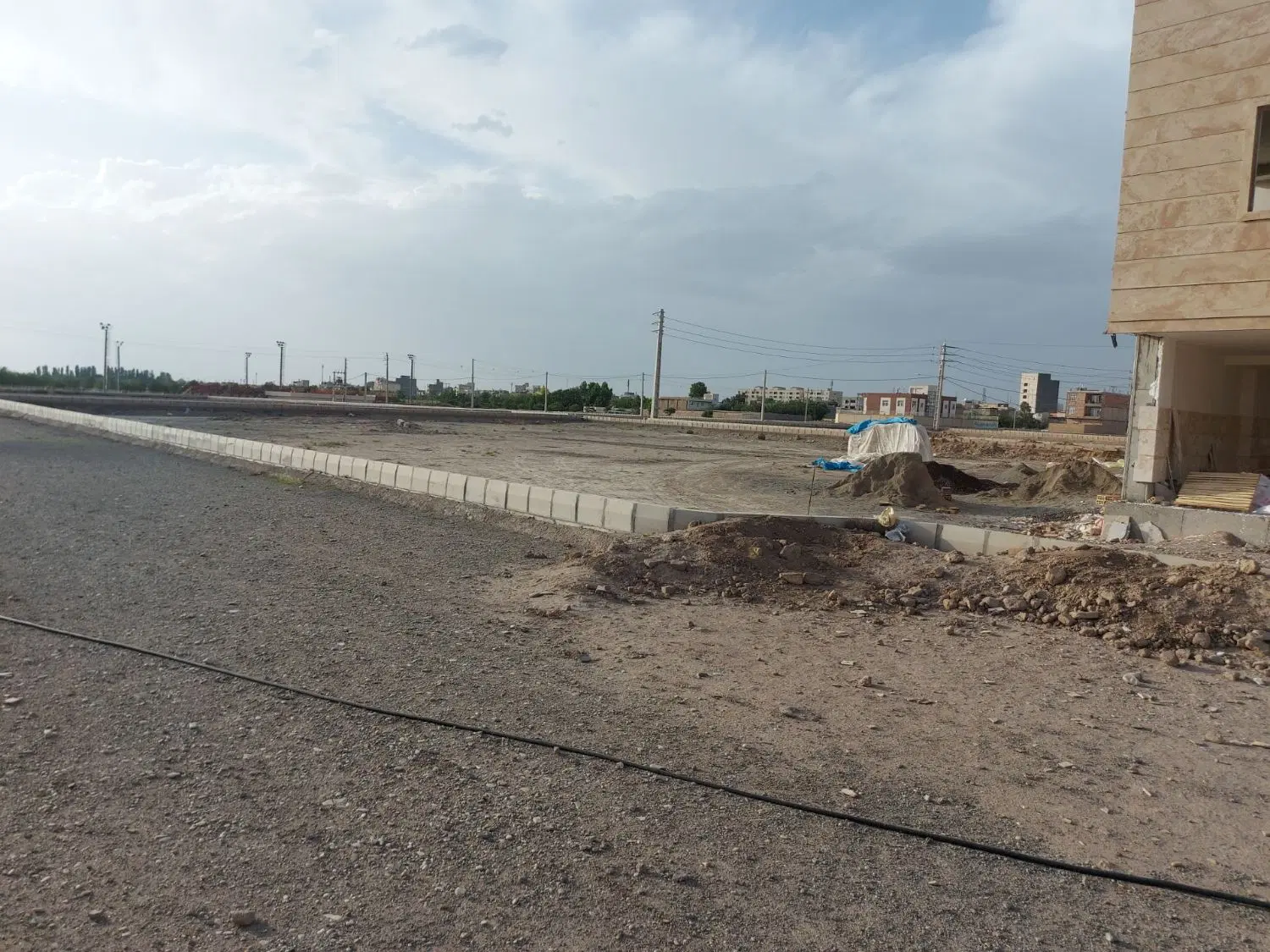فروش یک قطعه زمین مسکونی