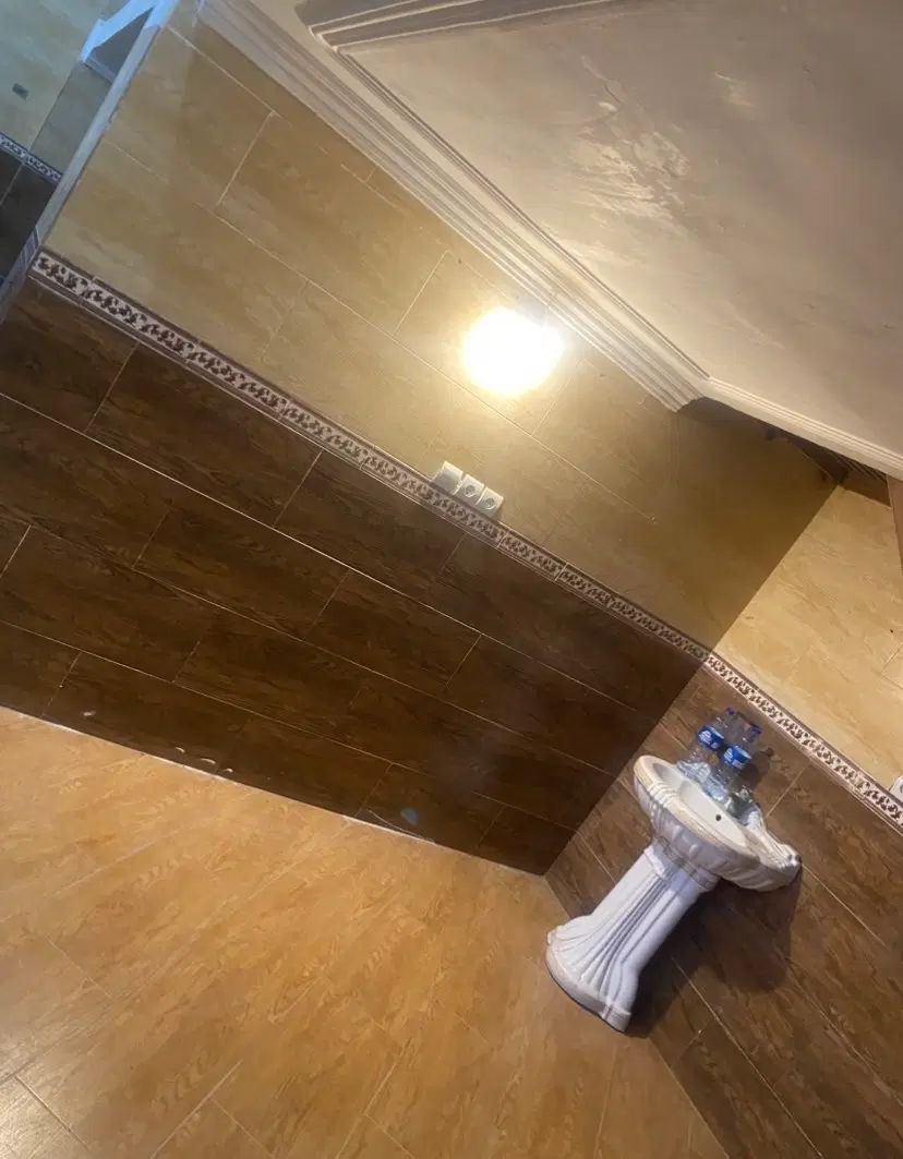 اجاره مغازه دو‌ دهنه بر خیابان اصلی