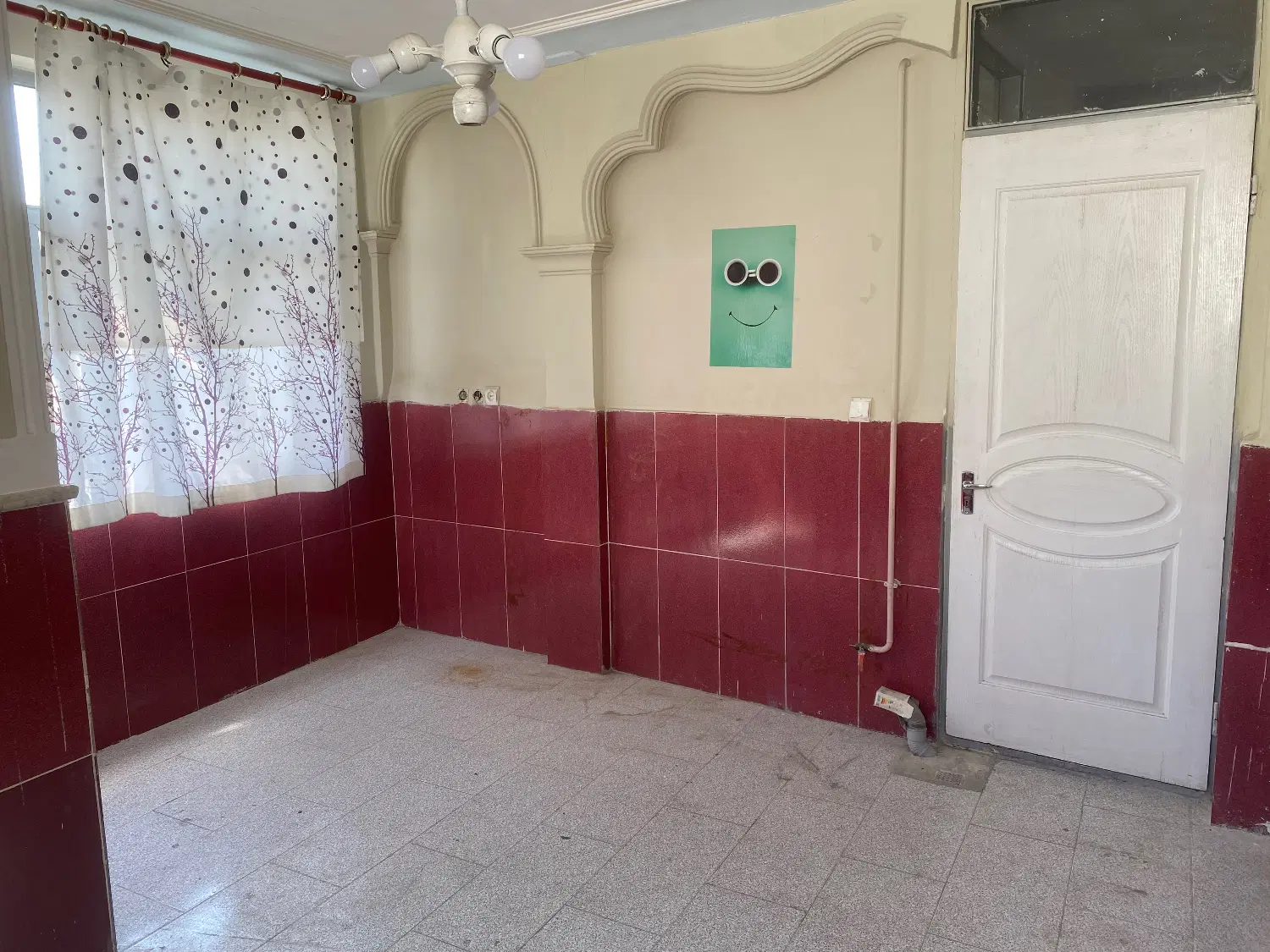 تک واحدی تجاری ۶۰ متر واقع در شلوغ ترین لوکیشن