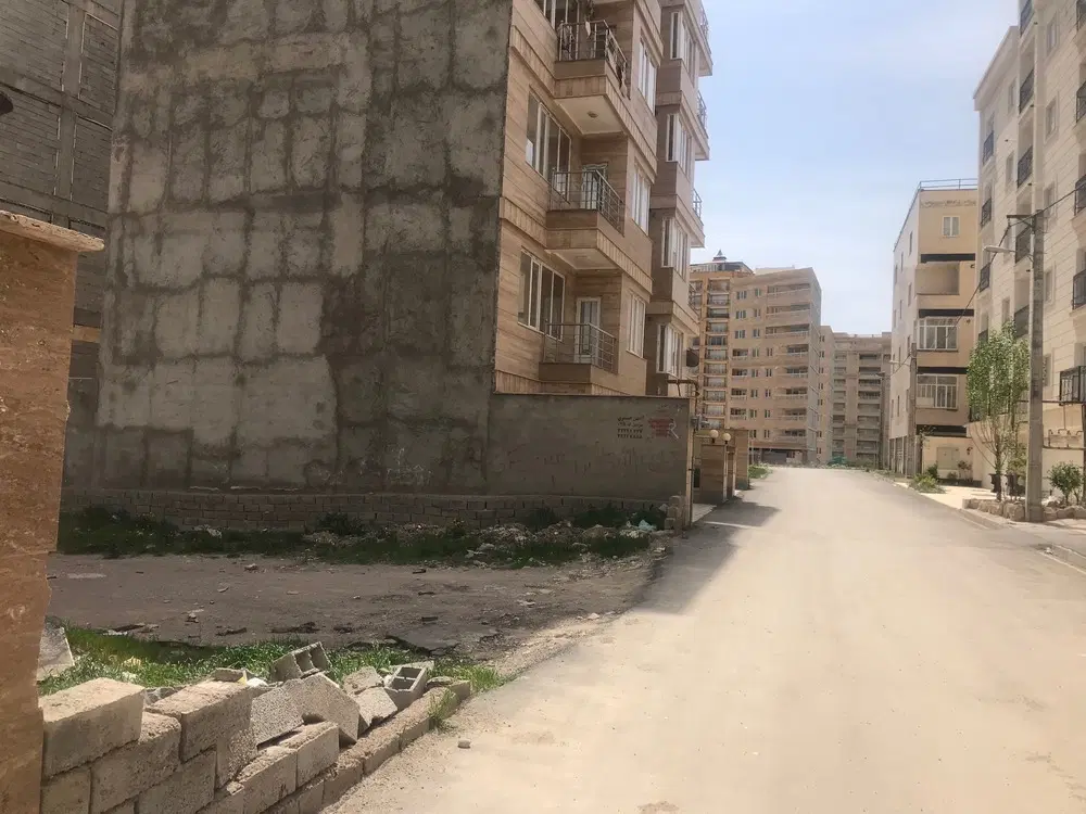 زمین در سرعین