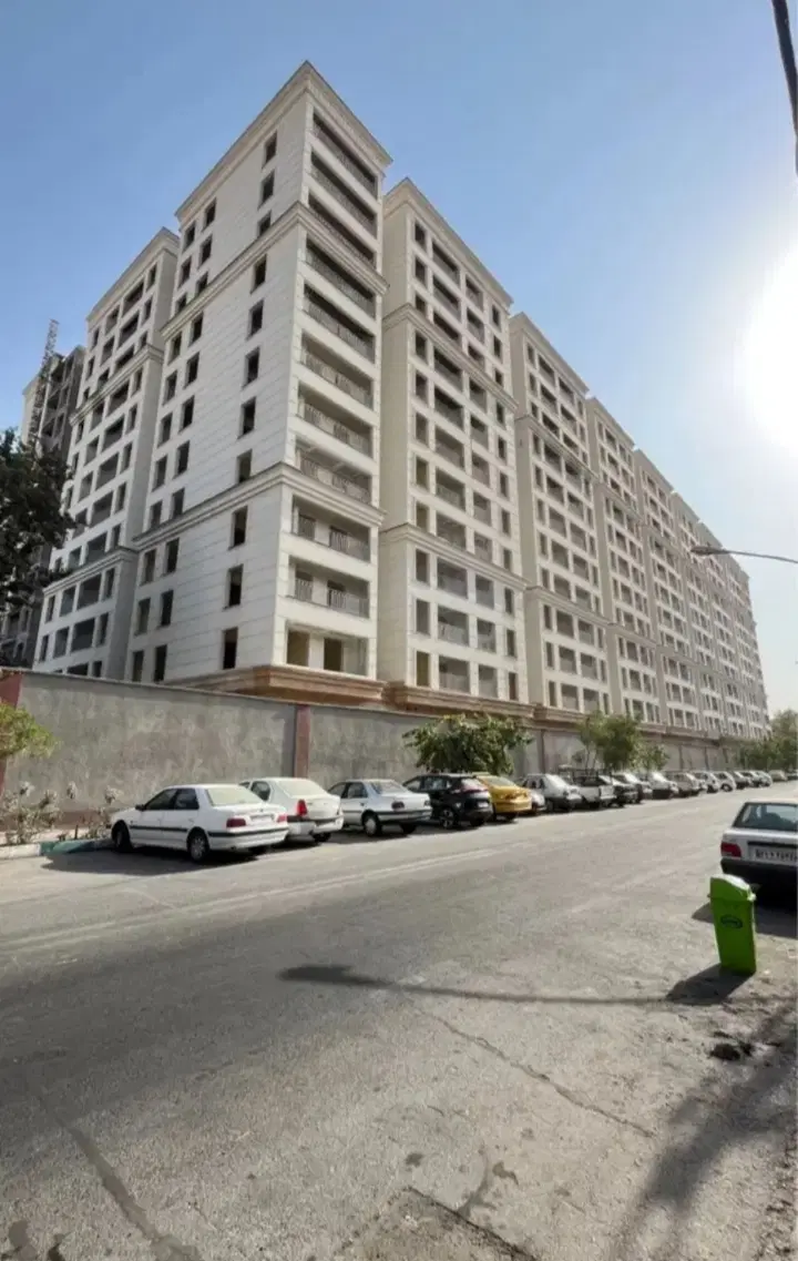 خریدار سهام تعداد بالا نگین پیروزی