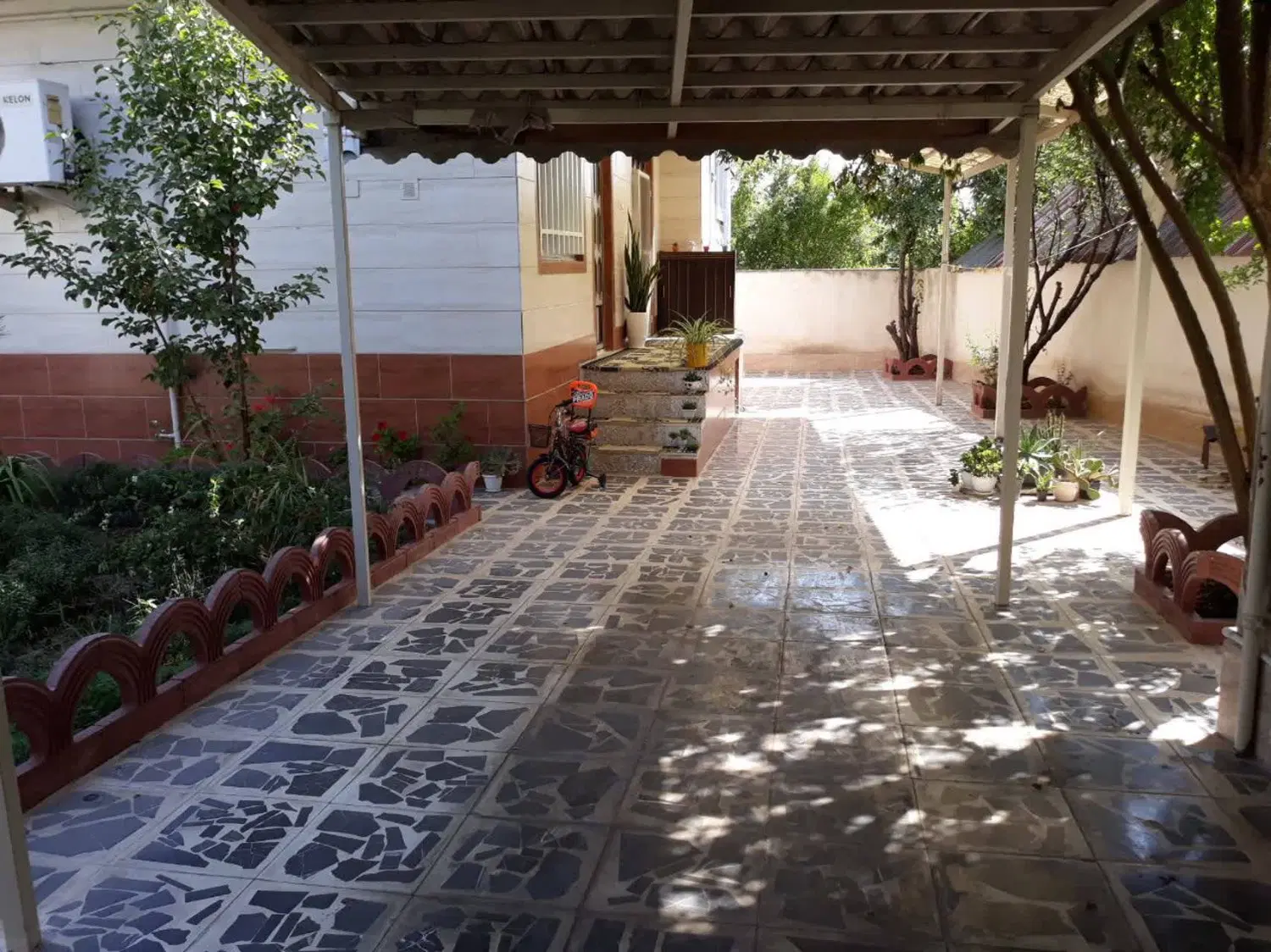 خانه ویلایی و مغازه