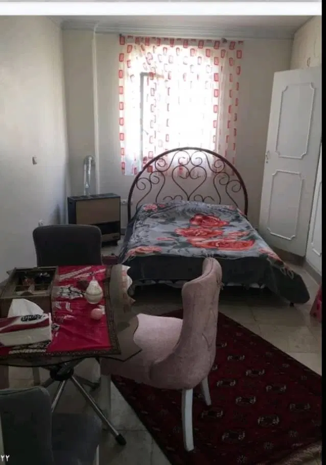 طبقه همکف   دو خواب    پارکینگ   کلا دو طبقه و نیم