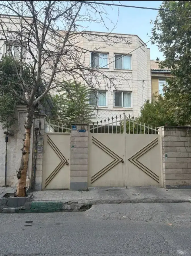 ۸۰متر کلنگی بغل دار،دو و نیم طبقه با گذر ۸متری