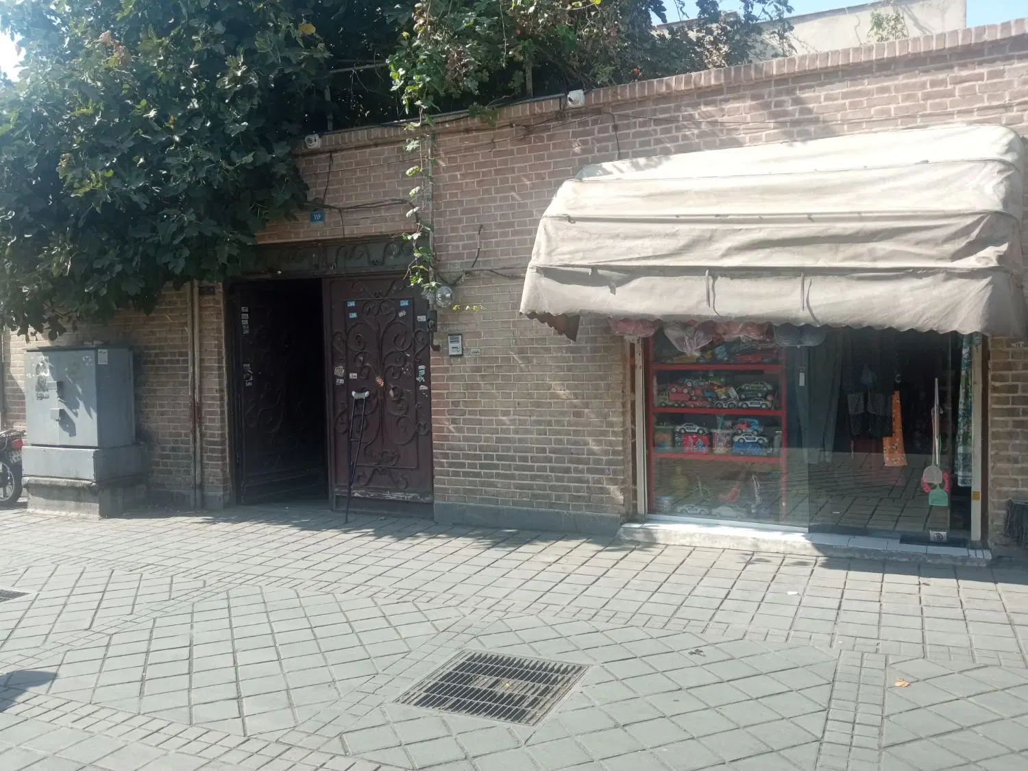 ۱۸۰مترملک کاملا موقعیت تجاری،گذر امامزاده یحیی
