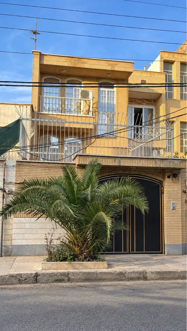 خانه ۱۰۰ متری ۳ طبقه