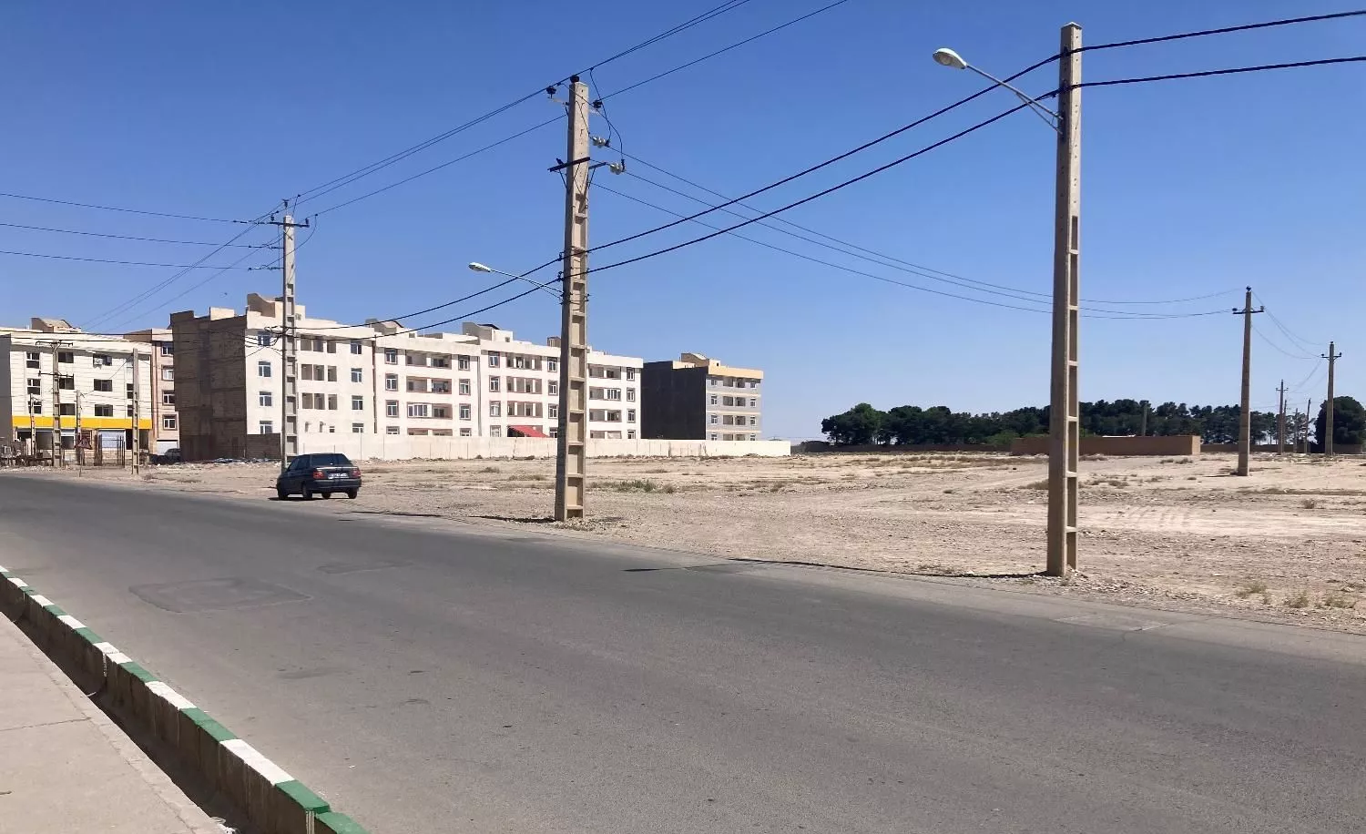 زمین  مسکونی تجاری ، جنوبی ، دونبش ، ۱۴ متر بر