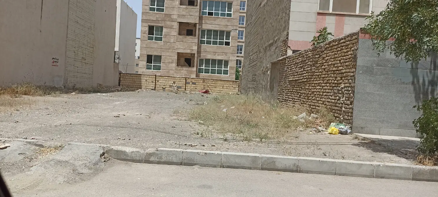 زمین ۳۰۰ متر شمالی