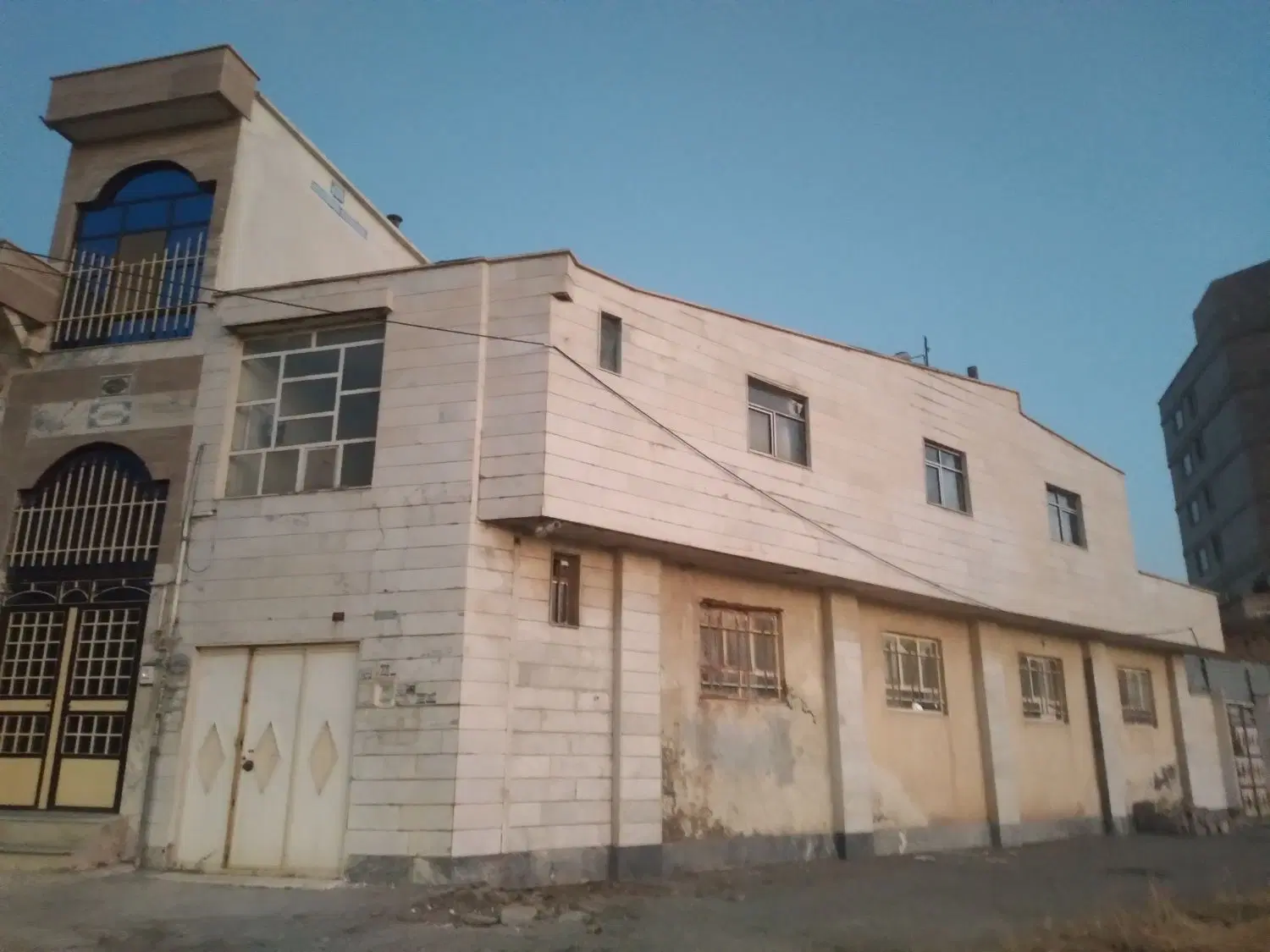 طبقه دوم ورودی مجزا ۹۰ متر