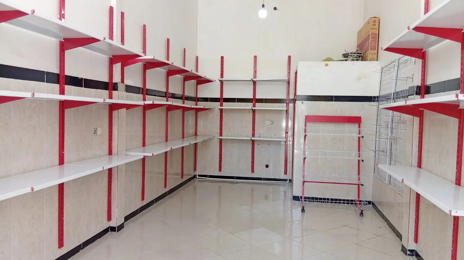 مغازه ۲۸ متری خیابان تنگه