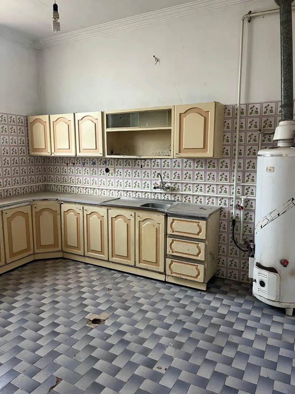 فروش خانه  سی سال ساخت