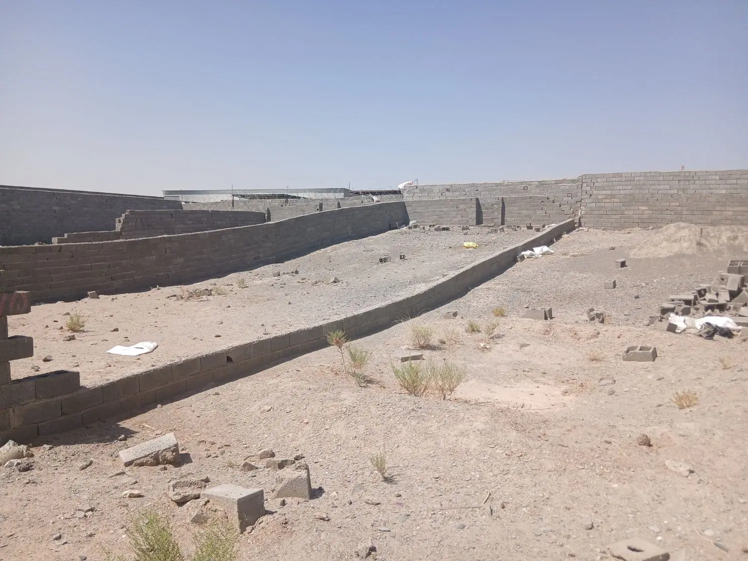 زمین فروشی