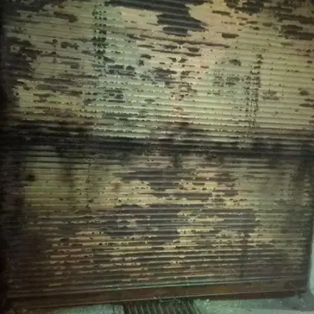 یک دربندمغازه درقوچان