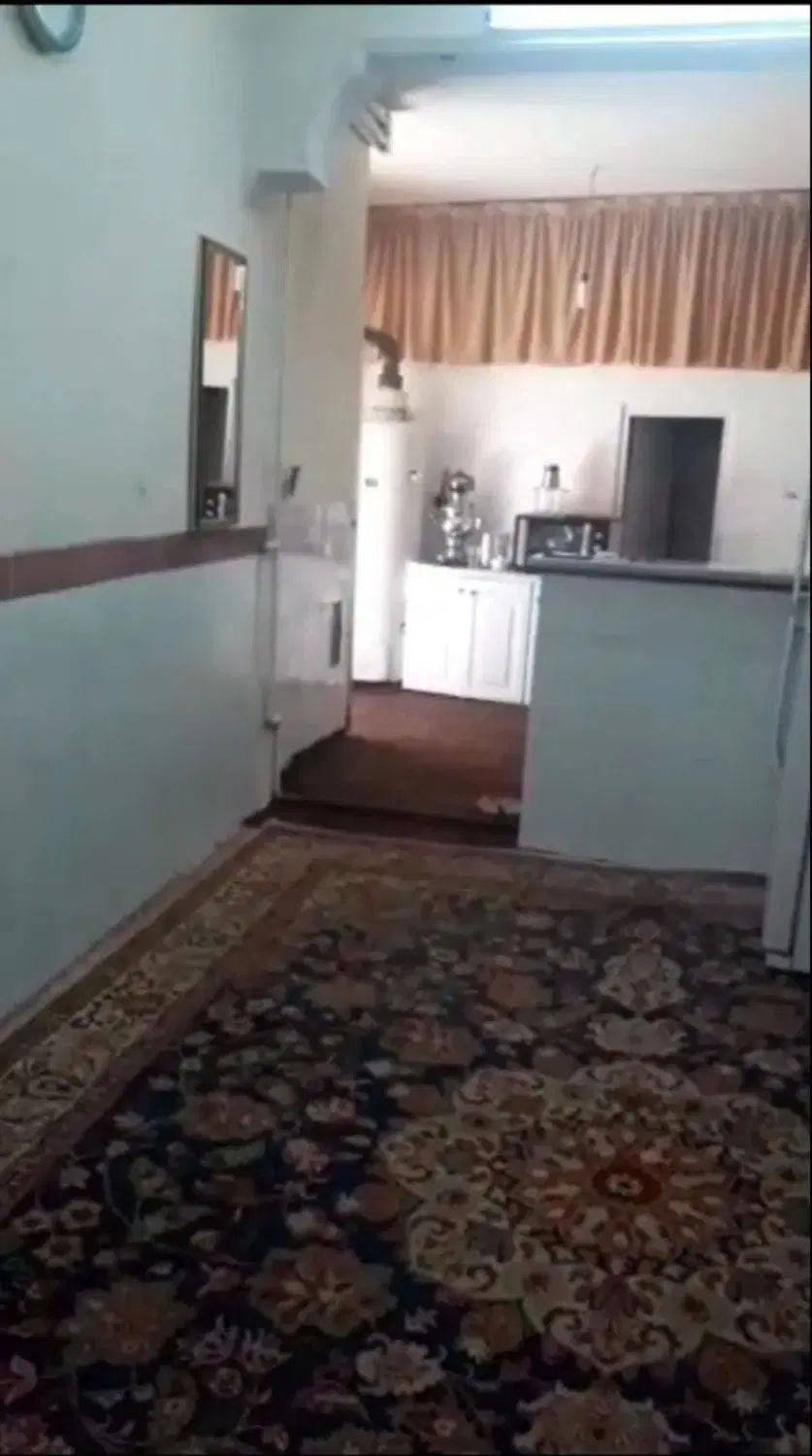 منزل مستقل _ قابل سکونت_ سند دار ۱۲ متری حافظ