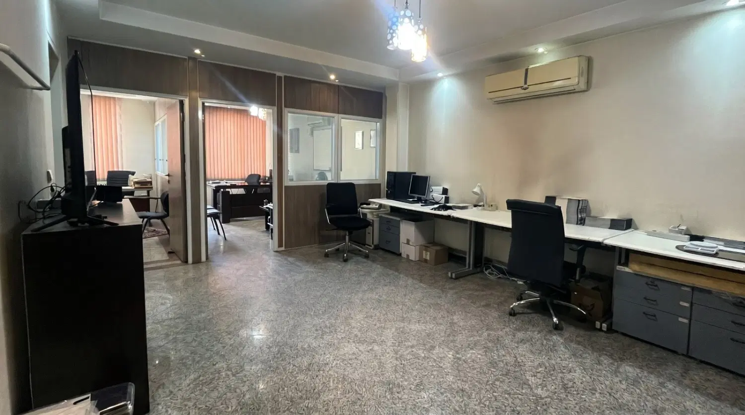 دفتر کار ۷۲ متری با موقعیت اداری با دو اتاق