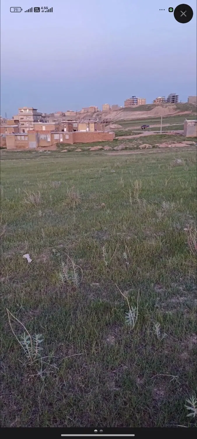 زمین 300 متر
