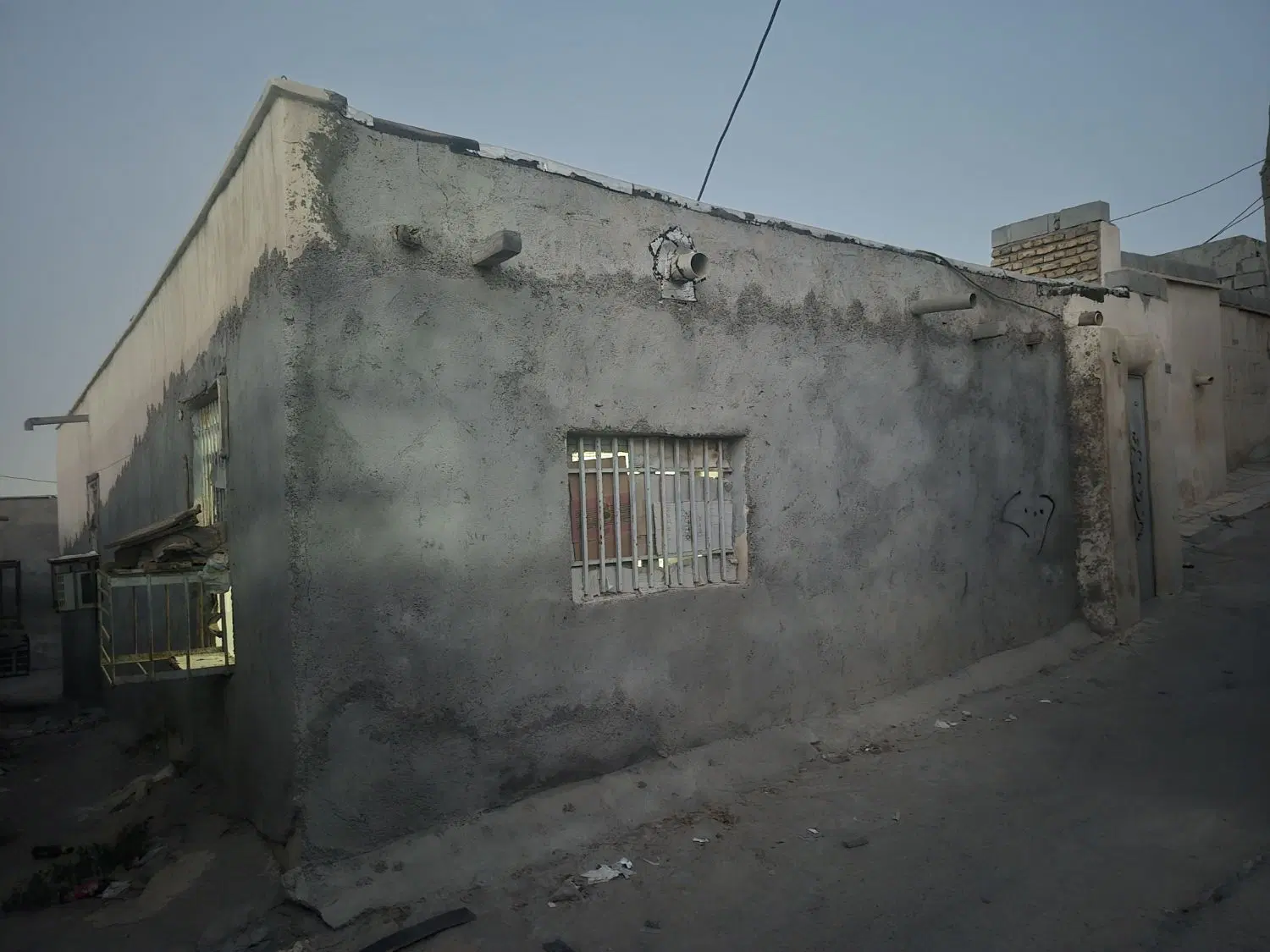 فروش خانه ویلای مسکونی محدود گمربندی ۲۰ متری