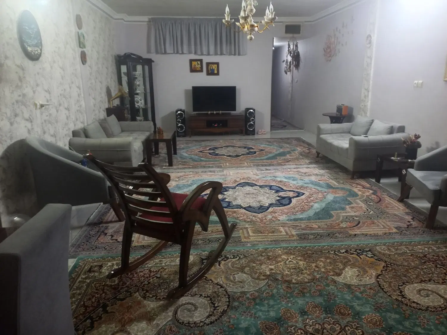 اپارتمان دایی ۶۷ سندوکالت طبقه ۲ روی همکف