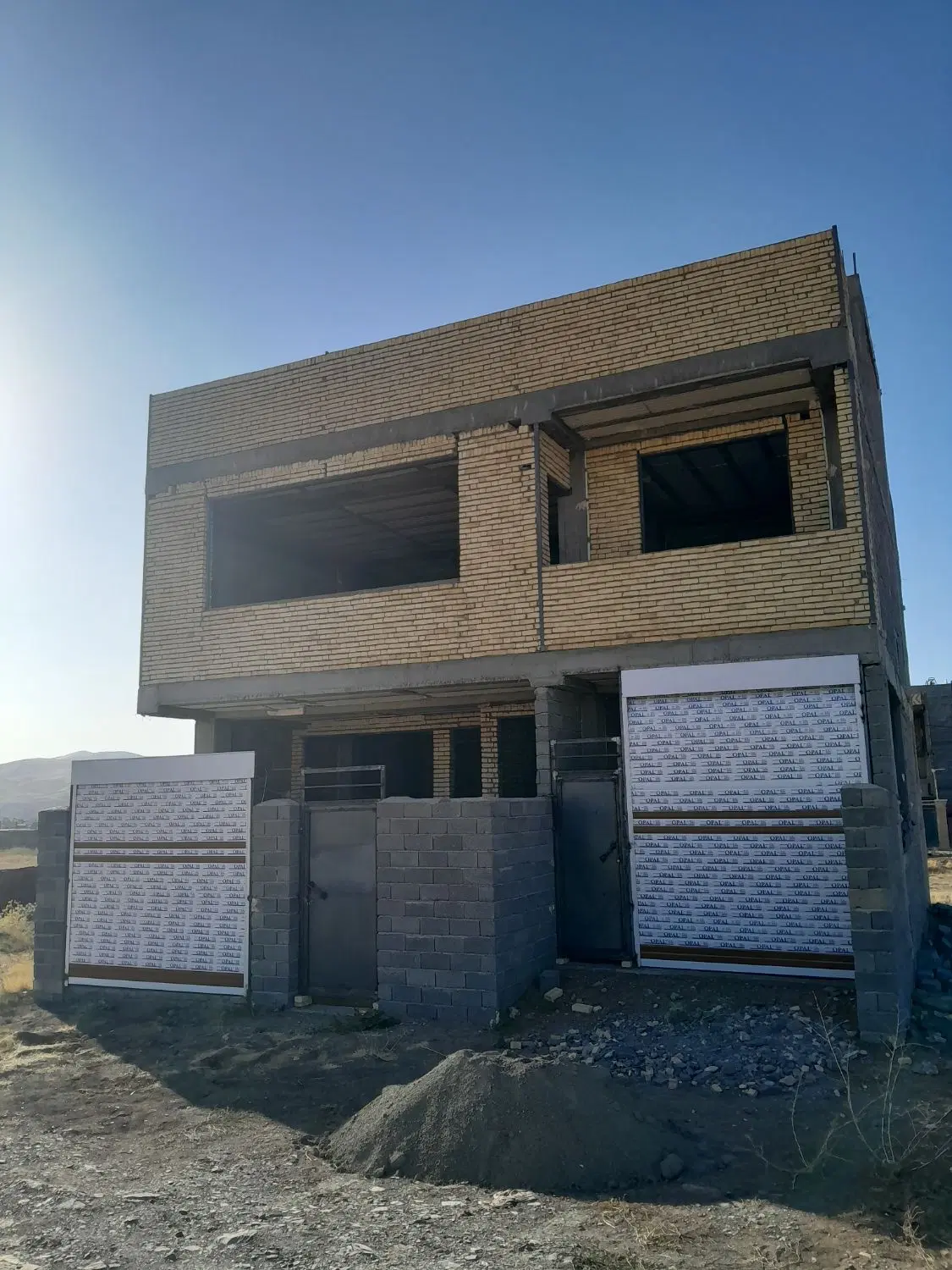 خانه دوطبقه نیمه کاره تازه اباد ۱۵۰ متر