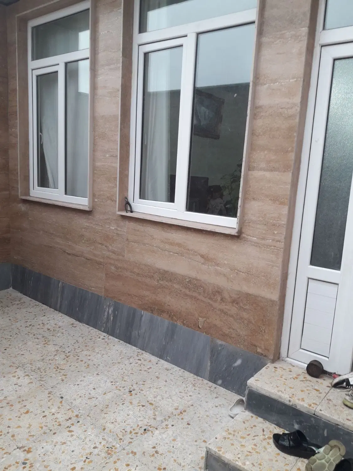 یک باب خانه به مساحت 100متر بفروش می رسد