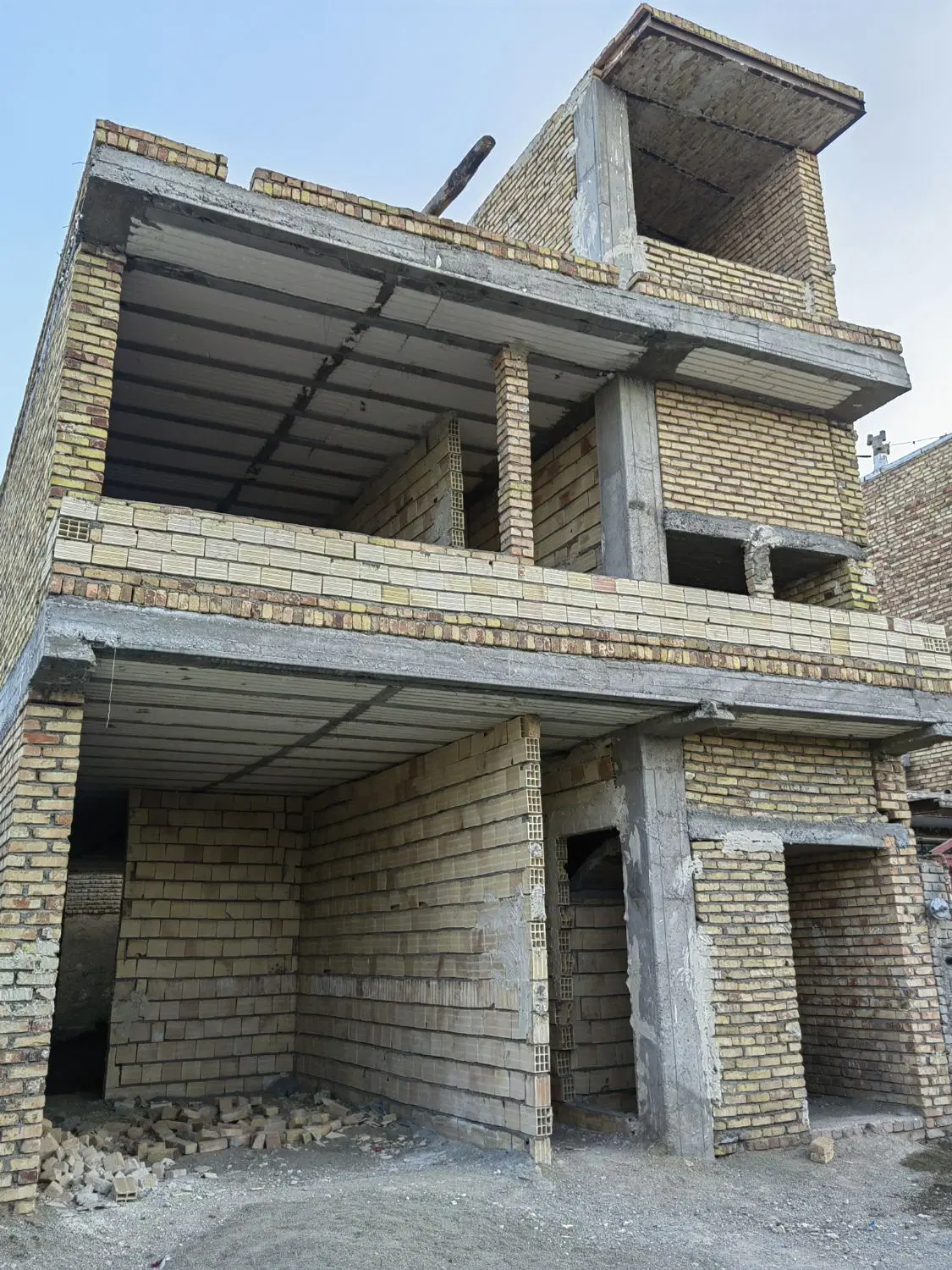 خانه دو طبقه فول اسکلت بتن آرمه نوشین شهر