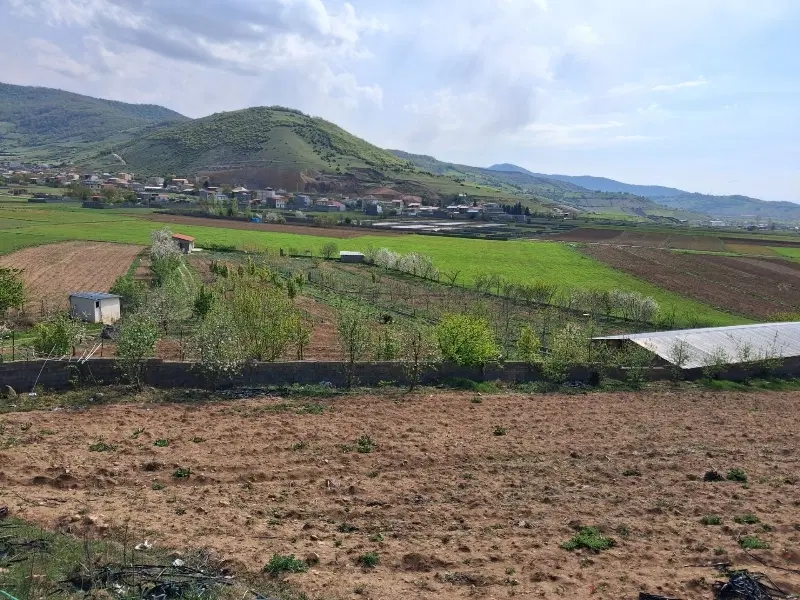 ۲۴۰۰مترزمین باغی در کیاسر(بامنزل درساری طاق میزنم)