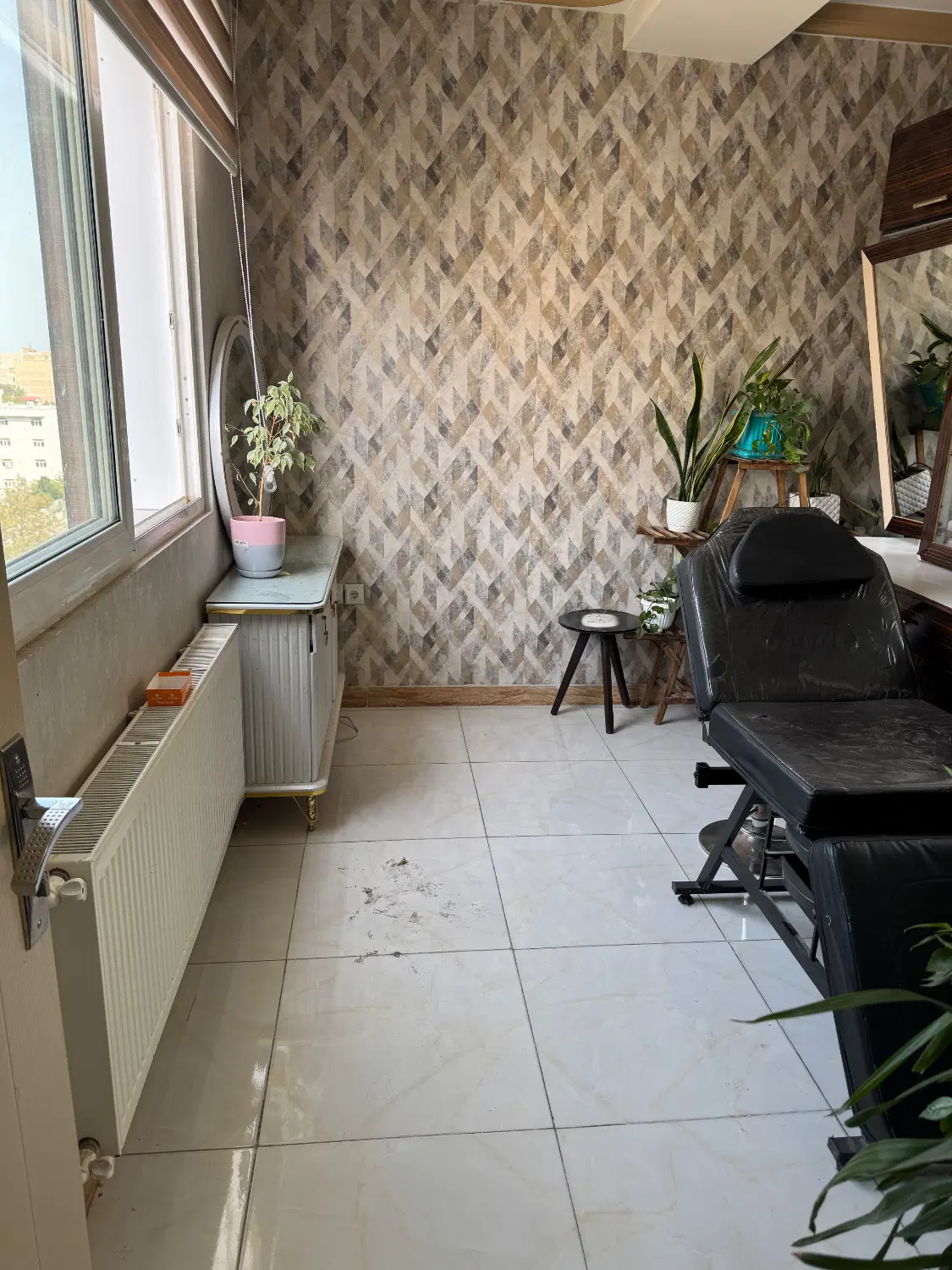 اتاق و میز ناخن اجاره ای