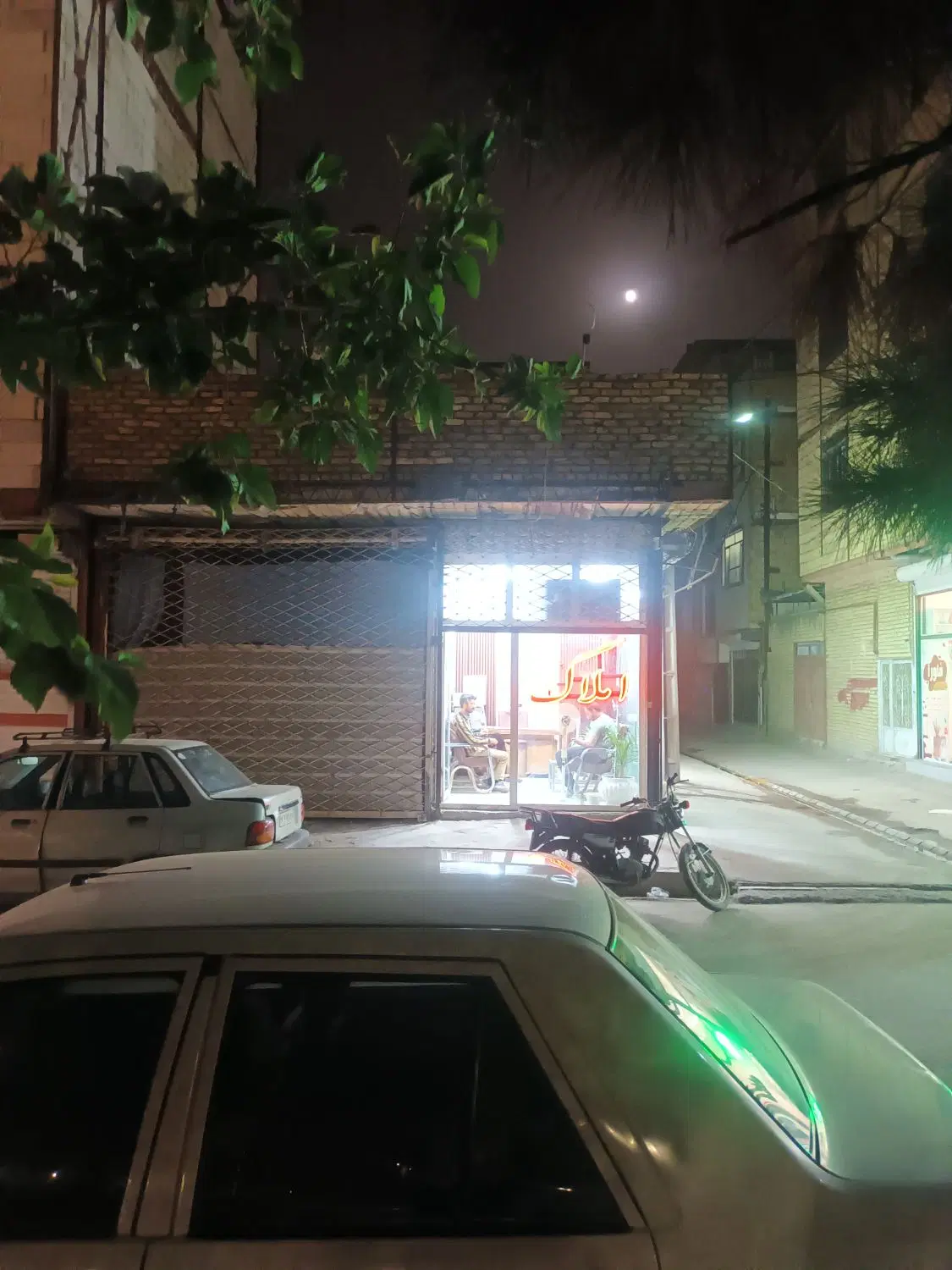 هوایی ۱۰۰ متر دو نبش حاشیه اصلی ۲۵ متری