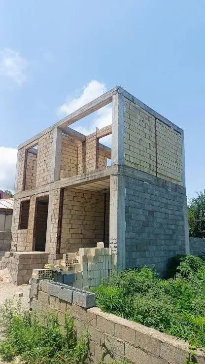 زمین ۲۱۰۰ متر با پروانه ساخت ۱۵۰۰ متر