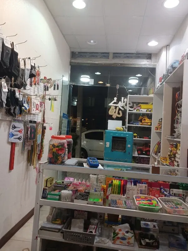 مغازه به رهن و اجاره داده میشود
